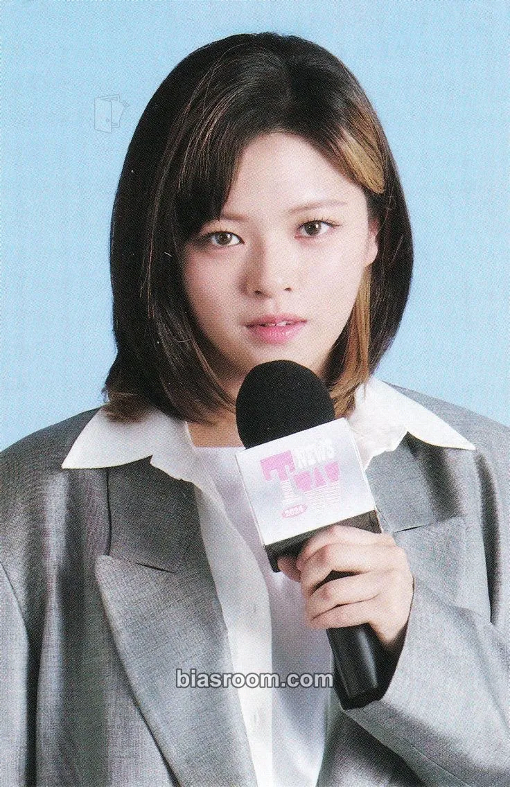 Jeongyeon 2024 Season’s Greetings: Twice News Room Photocard - TWICE - TWICE K-pop photocard
