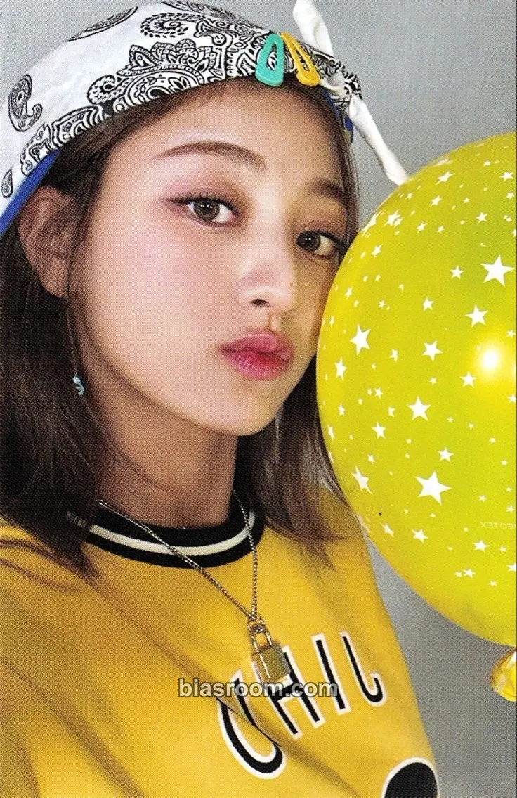 Jihyo ONCE Fanclub 4th Generation: TWICE-ZINE Photocard - TWICE - TWICE K-pop photocard