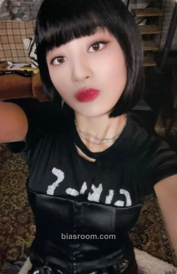 Jihyo 2023 Season's Greetings: SECRET LIFE @HOUSE Photocard - TWICE - TWICE K-pop photocard