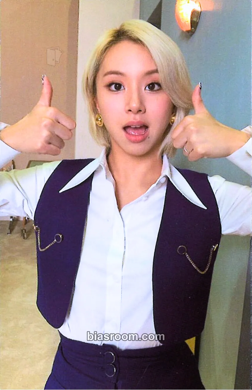 Chaeyoung Eyes Wide Open Photocard - TWICE - TWICE K-pop photocard