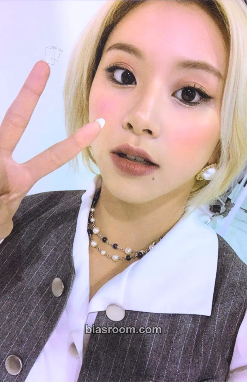 Chaeyoung Eyes Wide Open Photocard - TWICE - TWICE K-pop photocard