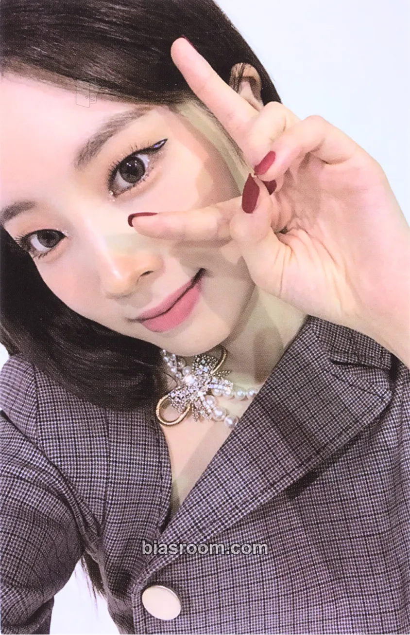 Dahyun Eyes Wide Open Photocard - TWICE - TWICE K-pop photocard