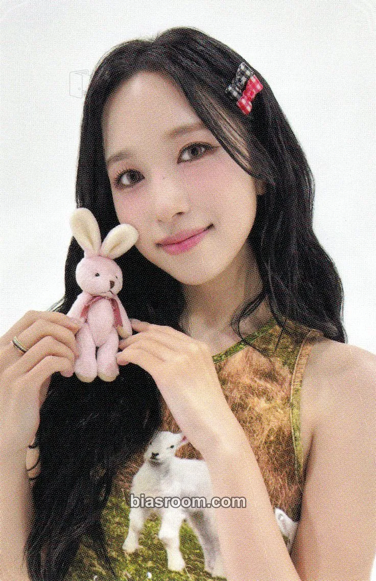 Mina 2025 Season’s Greetings: Collector Photocard - TWICE - TWICE K-pop photocard