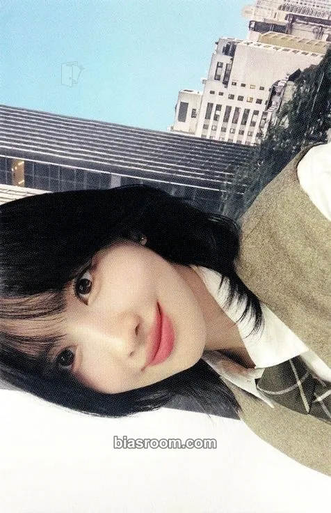 Momo 2024 Season’s Greetings: Twice News Room Photocard - TWICE - TWICE K-pop photocard