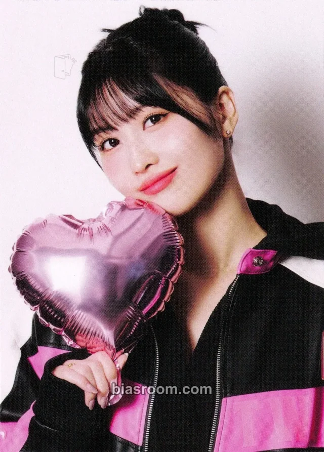 TWICE-Momo-Event-seasons greetings and once fanclub