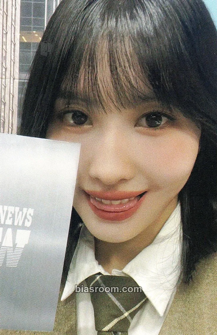 Momo 2024 Season’s Greetings: Twice News Room Photocard - TWICE - TWICE K-pop photocard