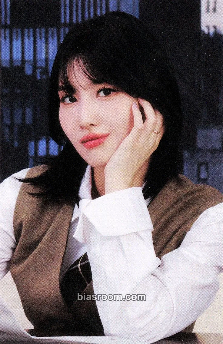 Momo 2024 Season’s Greetings: Twice News Room Photocard - TWICE - TWICE K-pop photocard