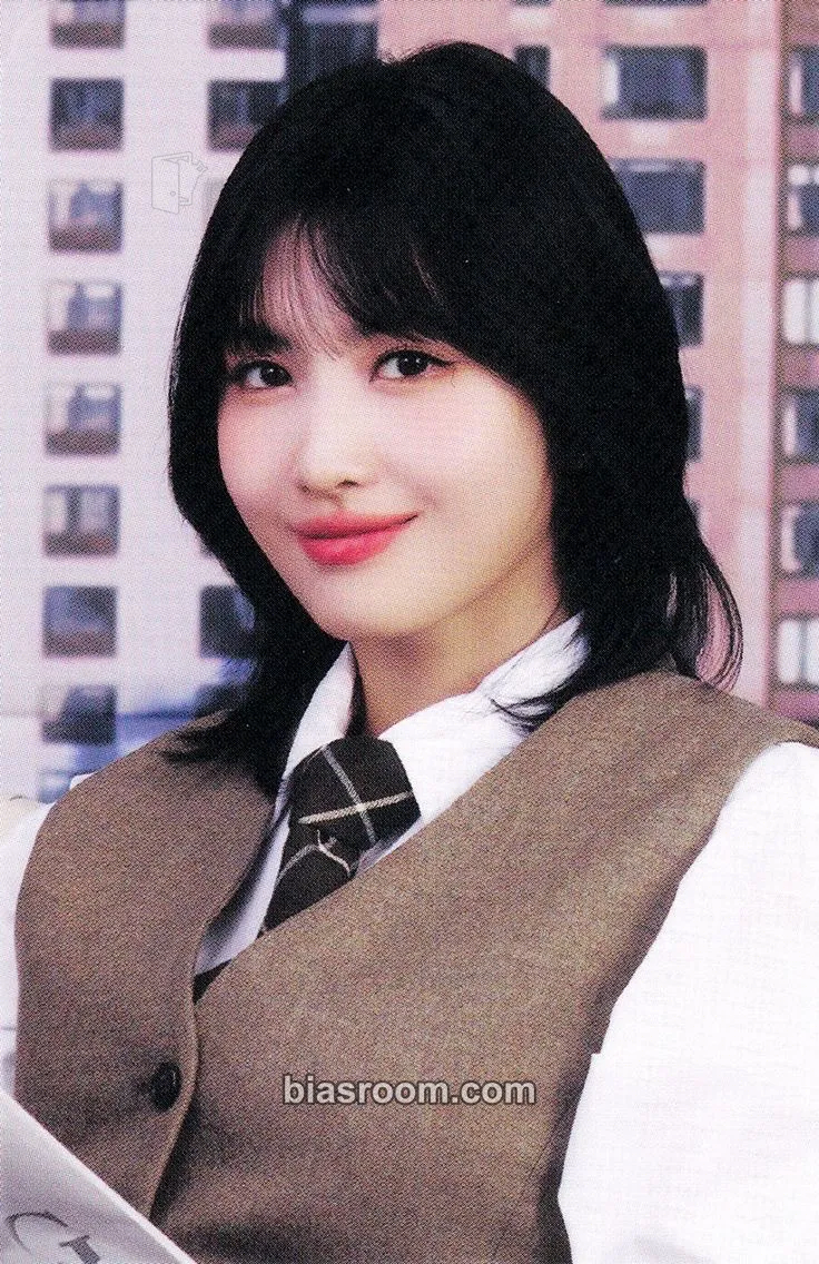 Momo 2024 Season’s Greetings: Twice News Room Photocard - TWICE - TWICE K-pop photocard