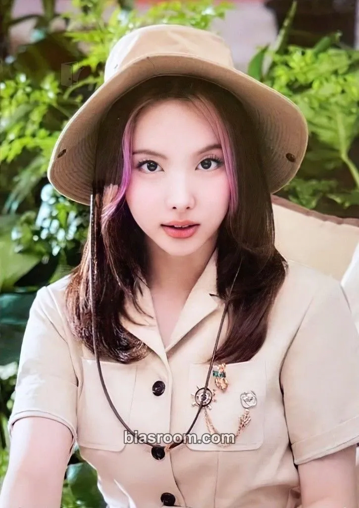 Nayeon 2022 Japan Season's Greetings: ONCE WAY Photocard - TWICE - TWICE K-pop photocard