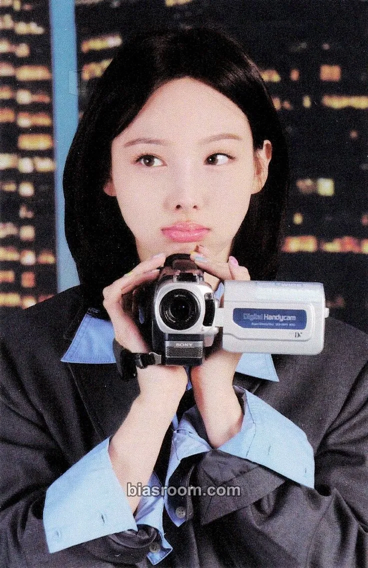 Nayeon 2024 Season’s Greetings: Twice News Room Photocard - TWICE - TWICE K-pop photocard