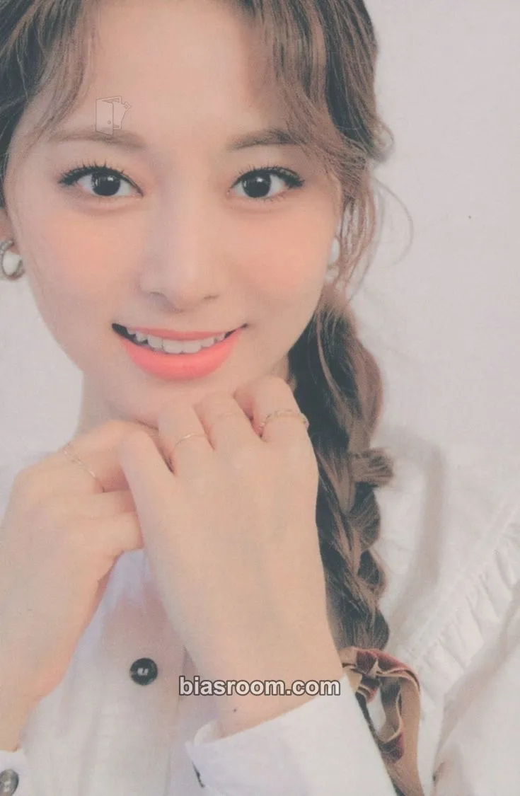 Tzuyu 2022 Season's Greetings: LETTERS TO YOU Photocard - TWICE - TWICE K-pop photocard