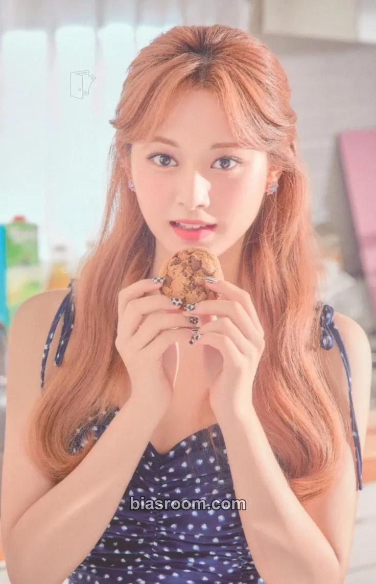 Tzuyu 2021 Japan Season's Greetings: ON & OFF Photocard - TWICE - TWICE K-pop photocard