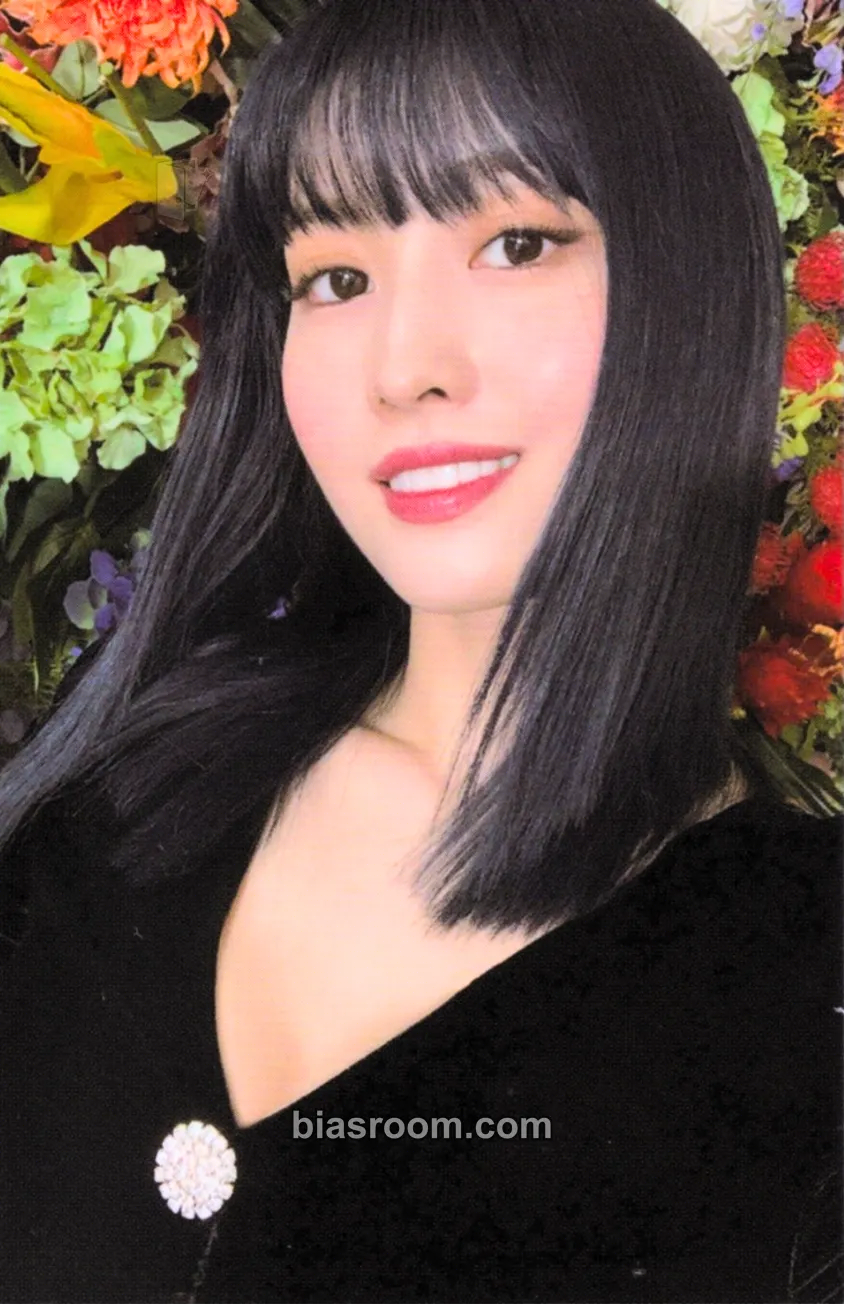 Momo Eyes Wide Open Photocard - TWICE - TWICE K-pop photocard