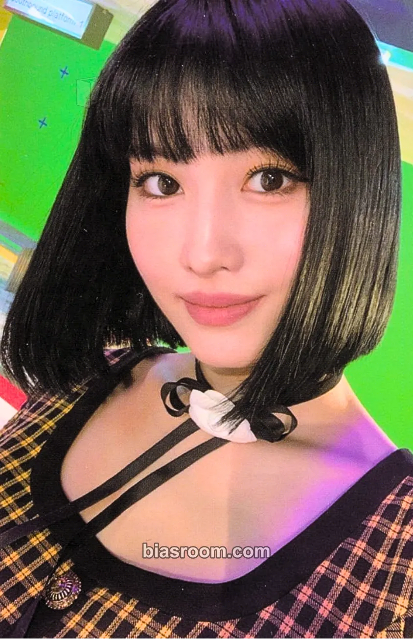 Momo Eyes Wide Open Photocard - TWICE - TWICE K-pop photocard