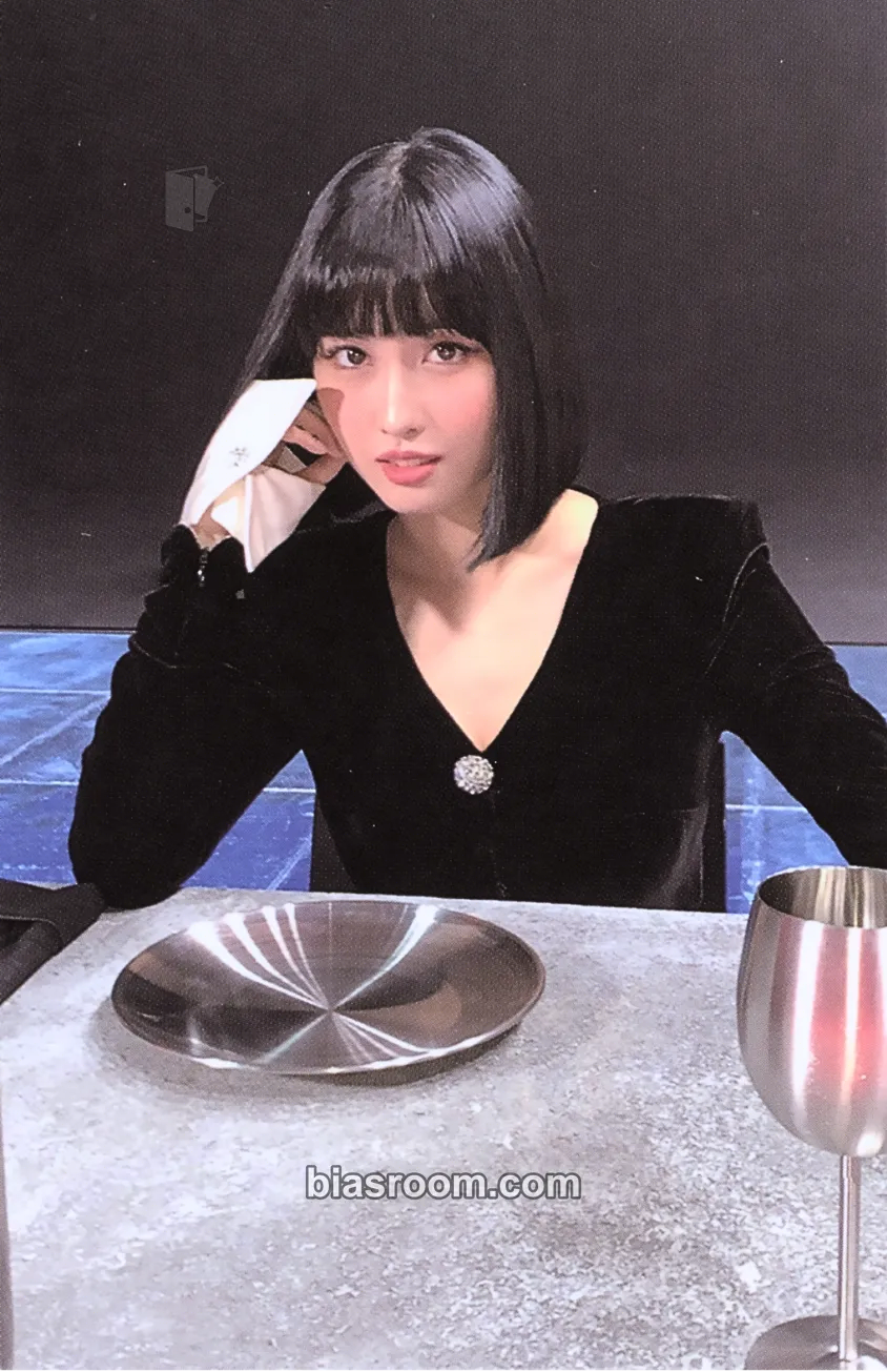 Momo Eyes Wide Open Photocard - TWICE - TWICE K-pop photocard