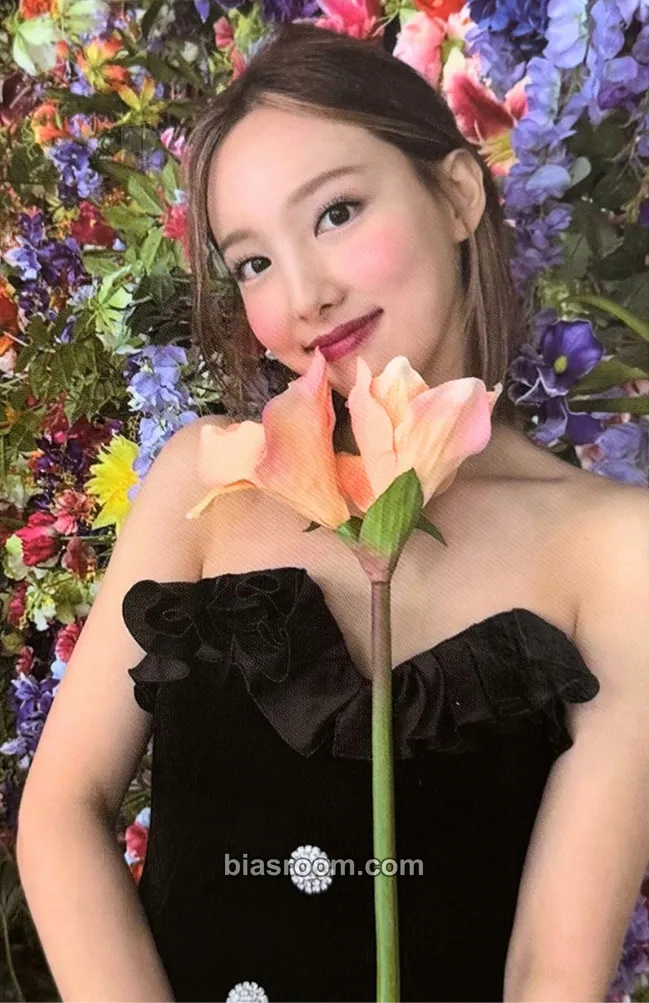 Nayeon Eyes Wide Open Photocard - TWICE - TWICE K-pop photocard