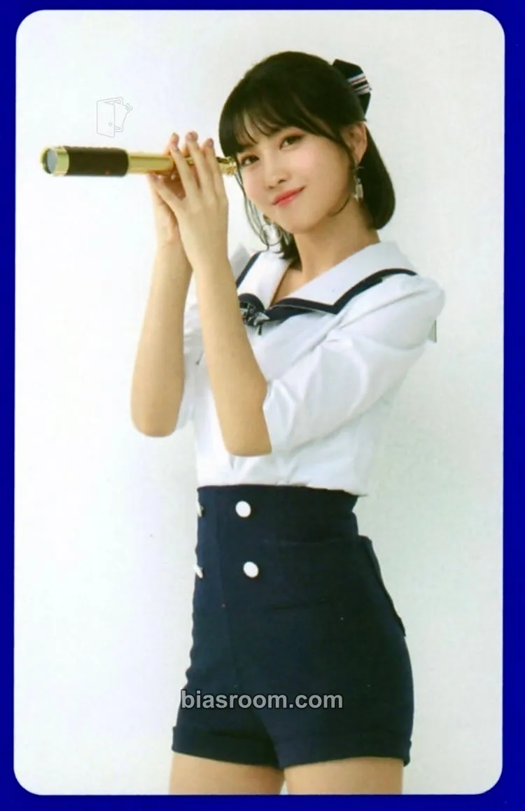 Momo Twice 2nd Tour: Twiceland Zone 2 – Fantasy Park Photocard - TWICE - TWICE K-pop photocard