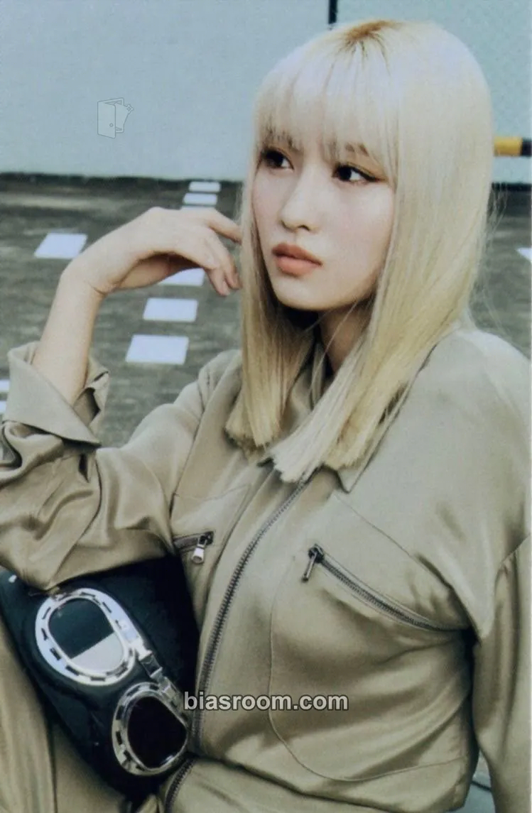 Momo TWICE: World In A Day Photocard - TWICE - TWICE K-pop photocard