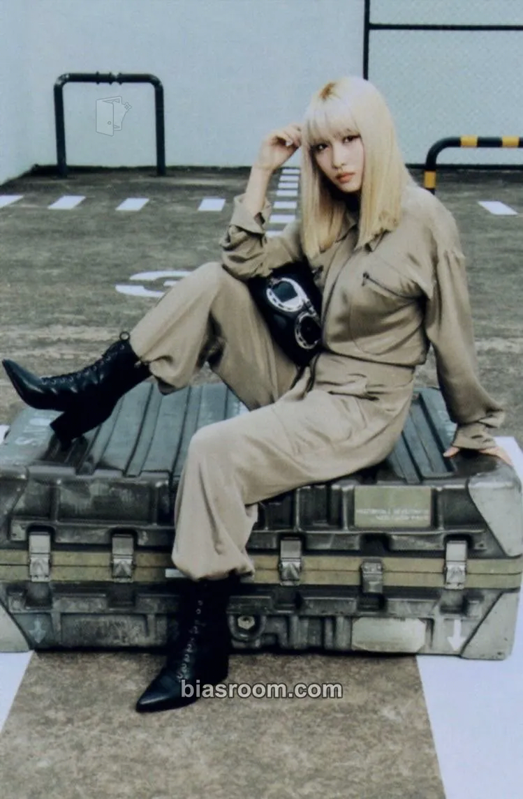Momo TWICE: World In A Day Photocard - TWICE - TWICE K-pop photocard
