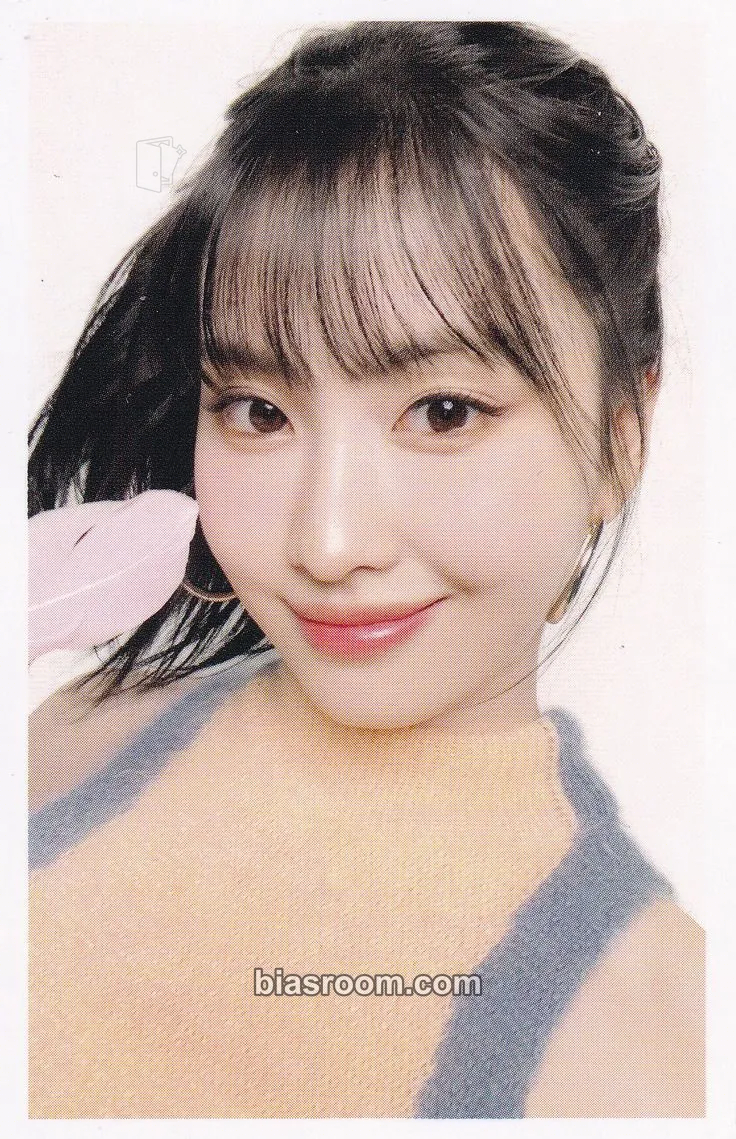 Momo Hare Hare Photocard - TWICE - TWICE K-pop photocard