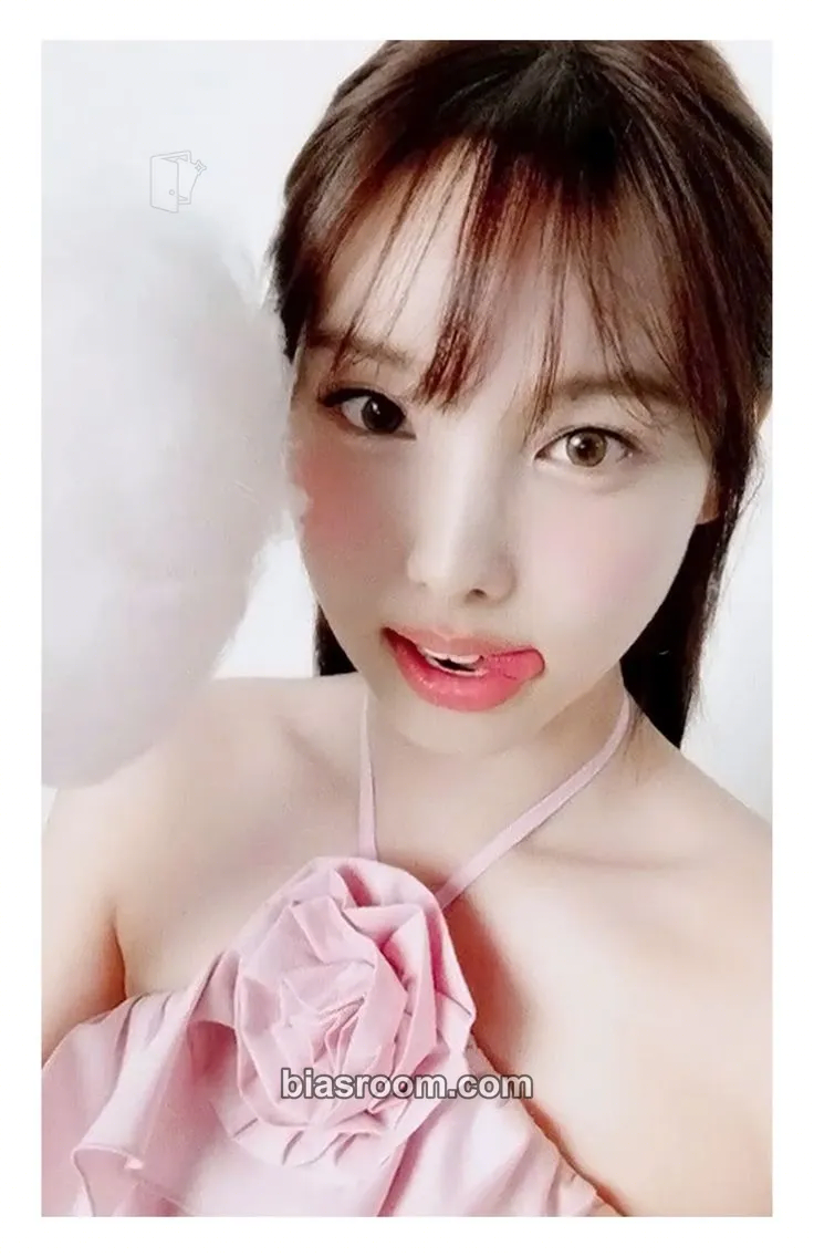 Nayeon Hare Hare Photocard - TWICE - TWICE K-pop photocard