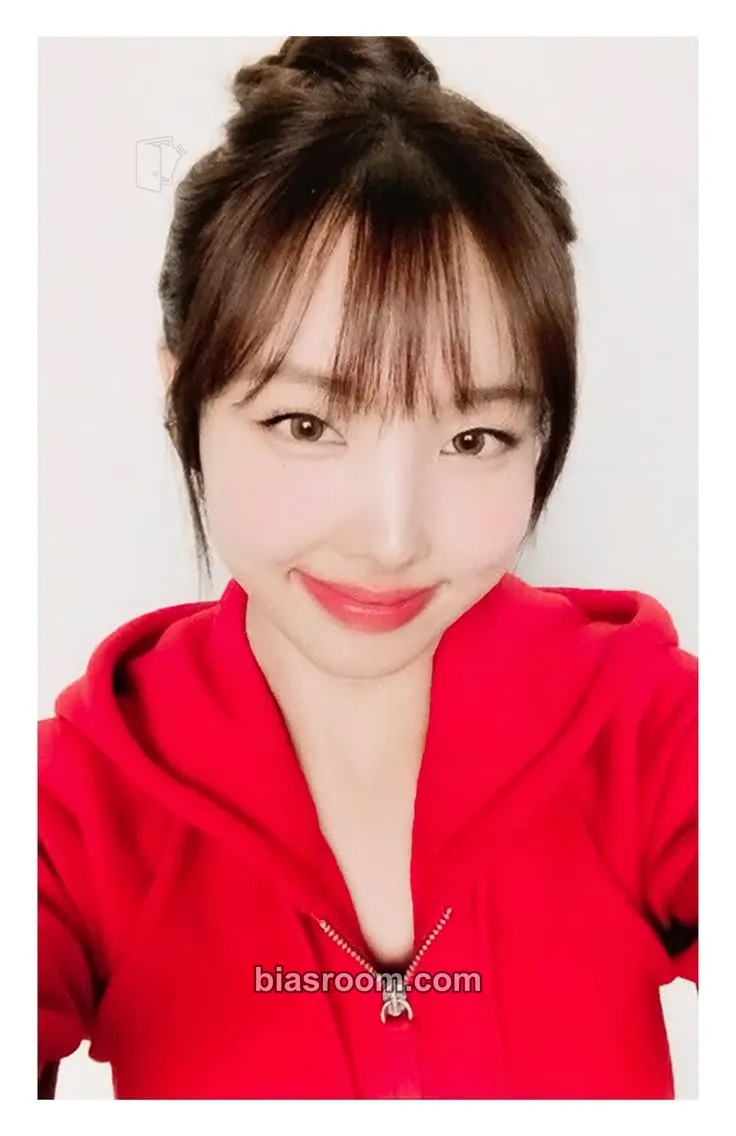 Nayeon Hare Hare Photocard - TWICE - TWICE K-pop photocard