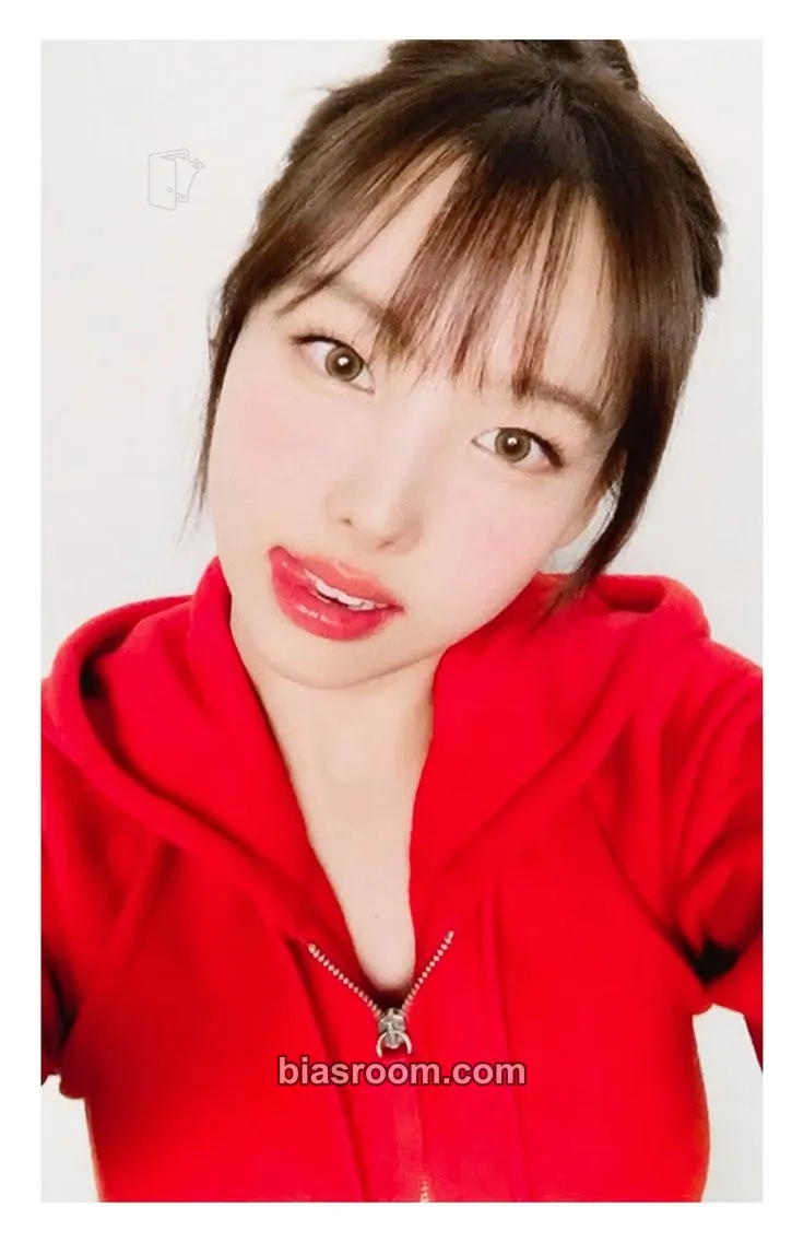 Nayeon Hare Hare Photocard - TWICE - TWICE K-pop photocard
