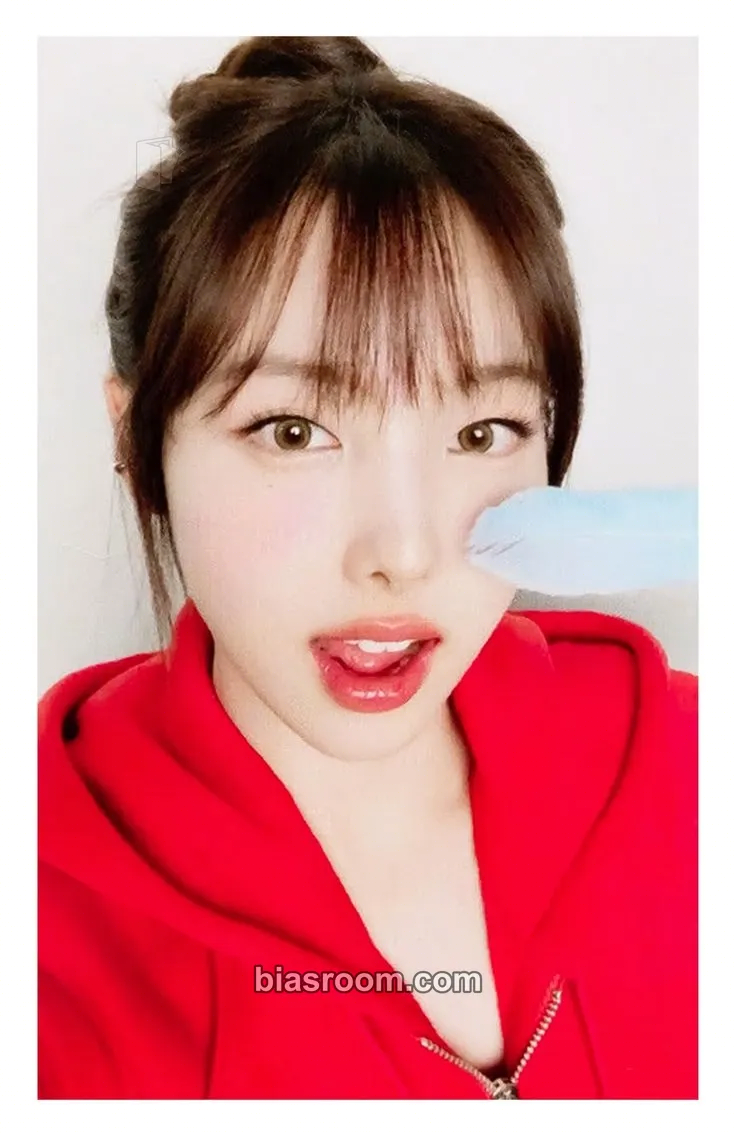 Nayeon Hare Hare Photocard - TWICE - TWICE K-pop photocard