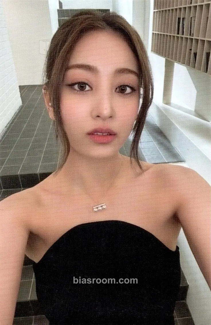 Jihyo ZONE Photocard - TWICE - TWICE K-pop photocard