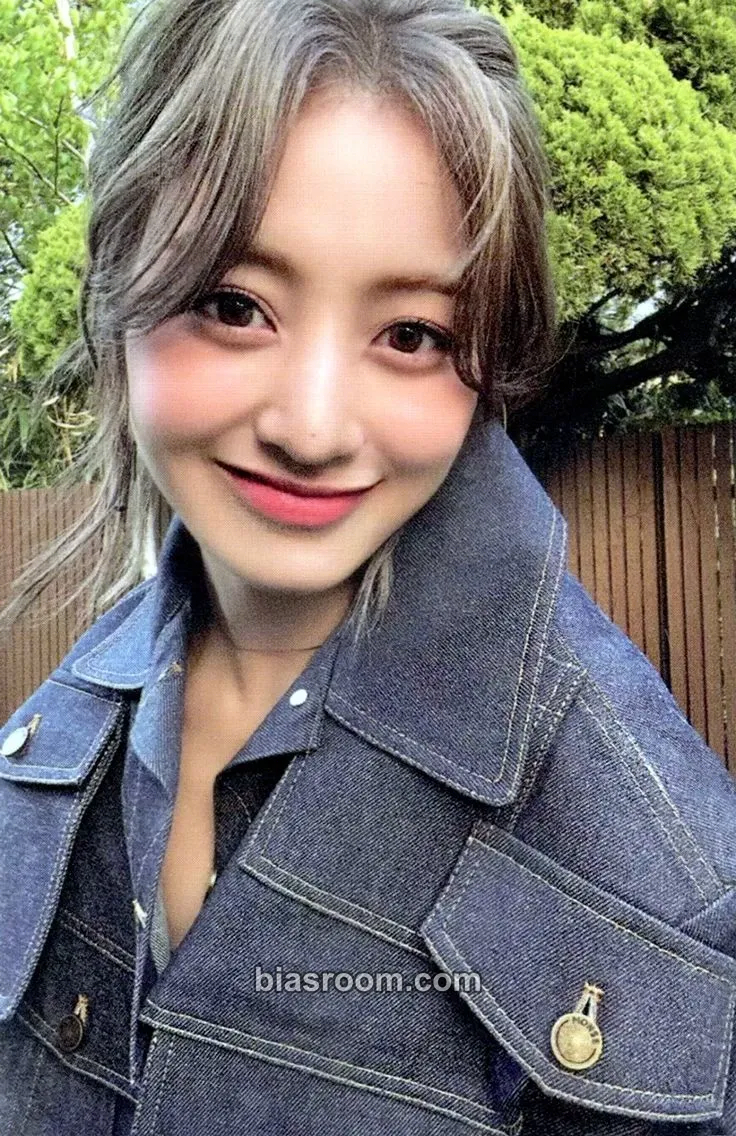 Jihyo ZONE Photocard - TWICE - TWICE K-pop photocard