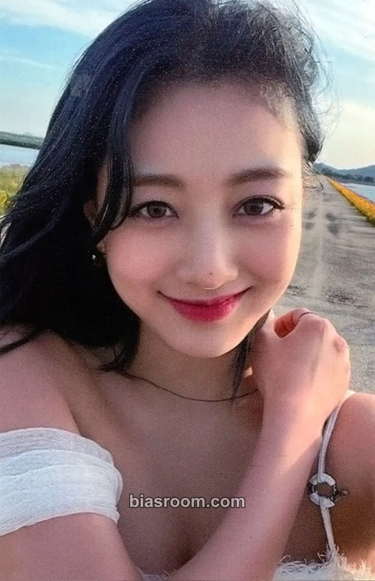 Jihyo ZONE Photocard - TWICE - TWICE K-pop photocard