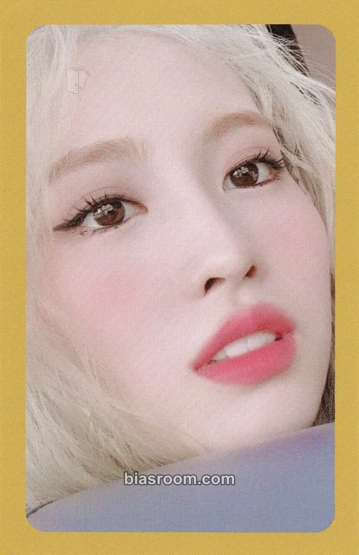 Momo MORE & MORE Photocard - TWICE - TWICE K-pop photocard