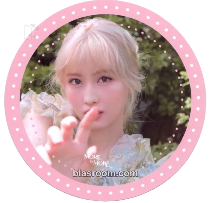 Momo MORE & MORE Photocard - TWICE - TWICE K-pop photocard