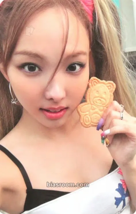 Nayeon Na Photocard - TWICE - TWICE K-pop photocard