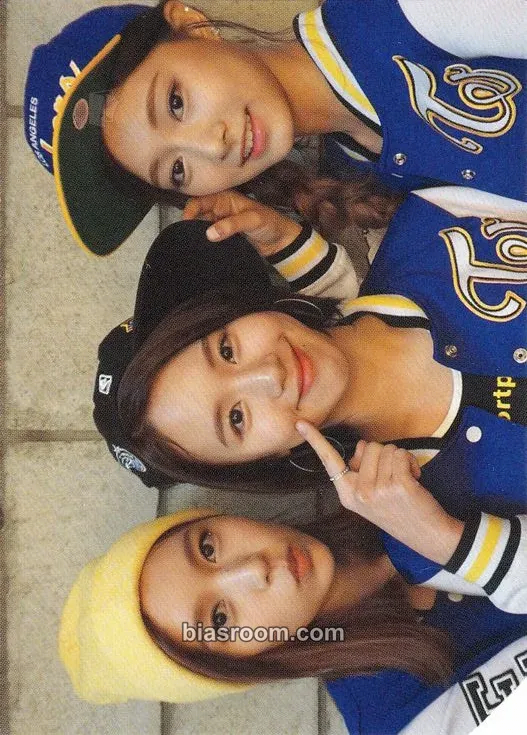 PAGE TWO Photocard - TWICE - TWICE K-pop photocard