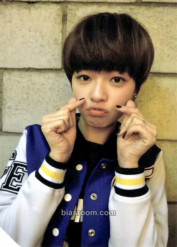 Jeongyeon PAGE TWO Photocard - TWICE - TWICE K-pop photocard