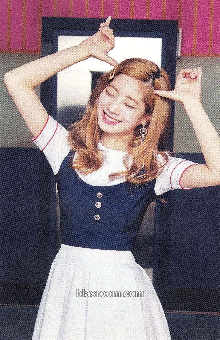 Dahyun SIGNAL Photocard - TWICE - TWICE K-pop photocard