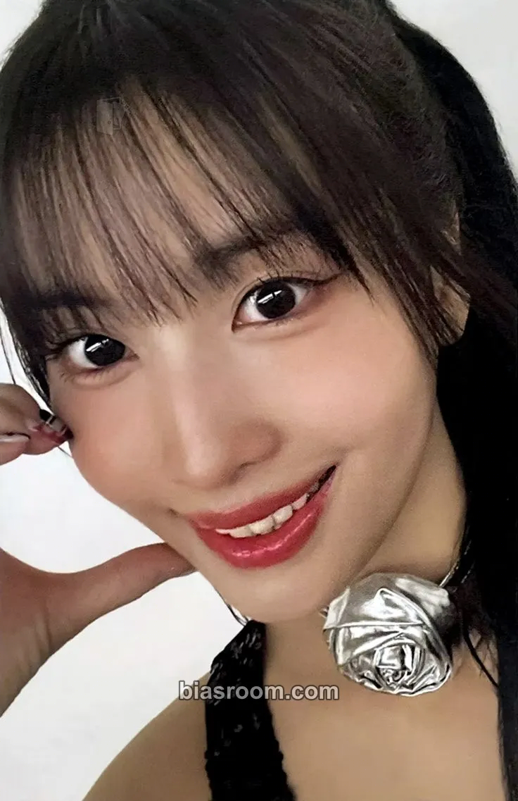 Momo STRATEGY Photocard - TWICE - TWICE K-pop photocard