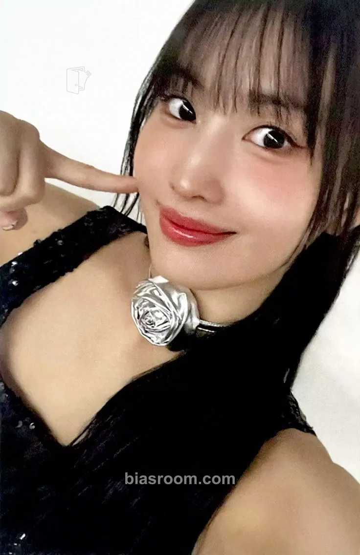 Momo STRATEGY Photocard - TWICE - TWICE K-pop photocard