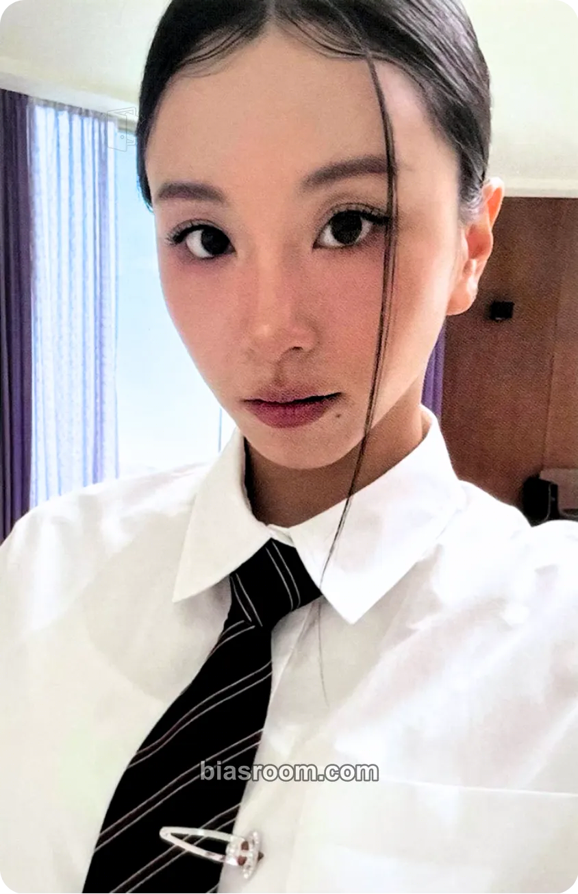 Chaeyoung THIS IS FOR Photocard - TWICE - TWICE K-pop photocard