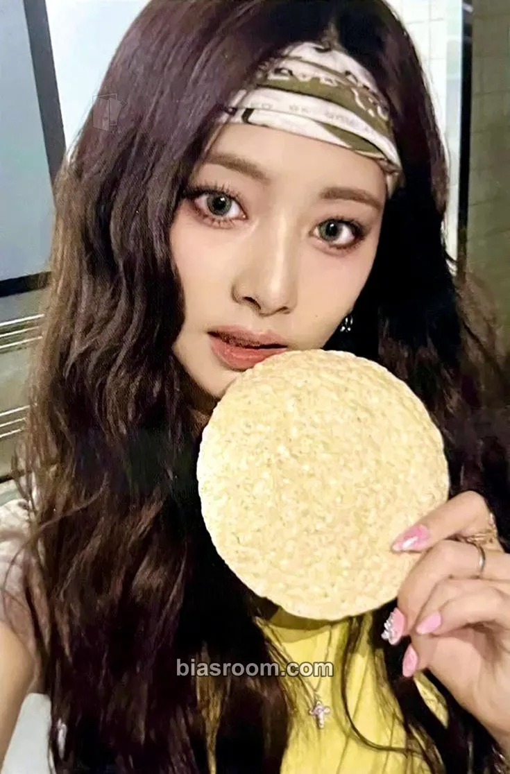 Tzuyu THIS IS FOR Photocard - TWICE - TWICE K-pop photocard