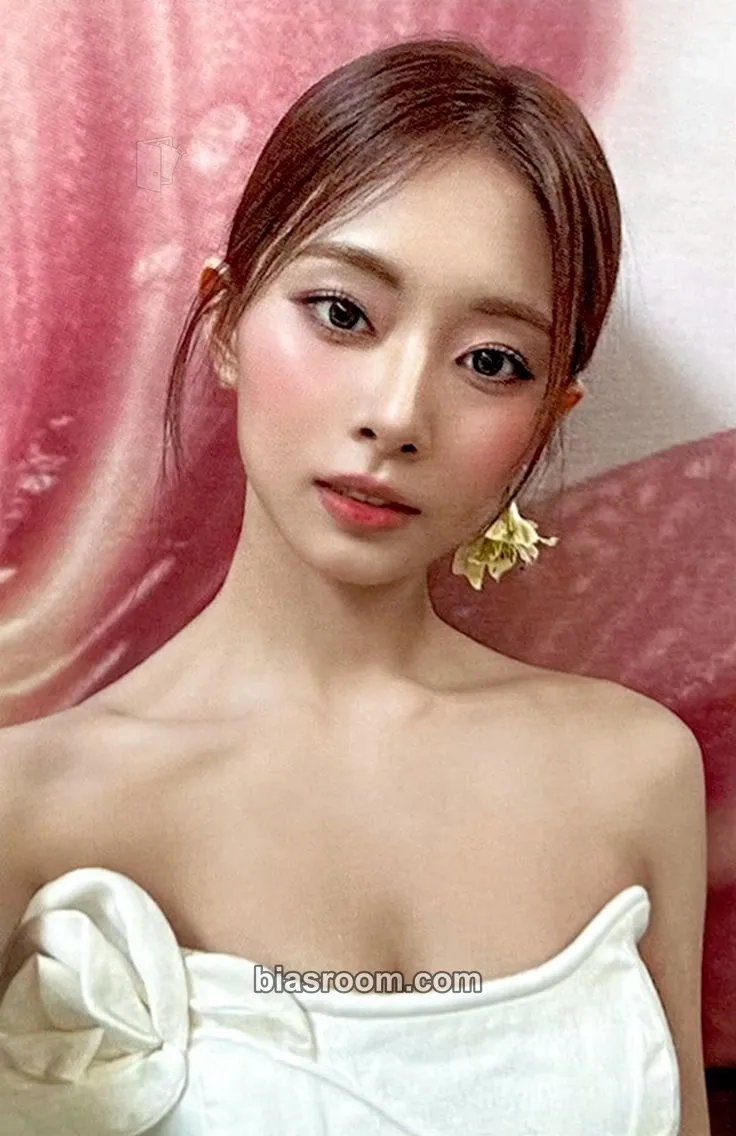Tzuyu abouTZU Photocard - TWICE - TWICE K-pop photocard