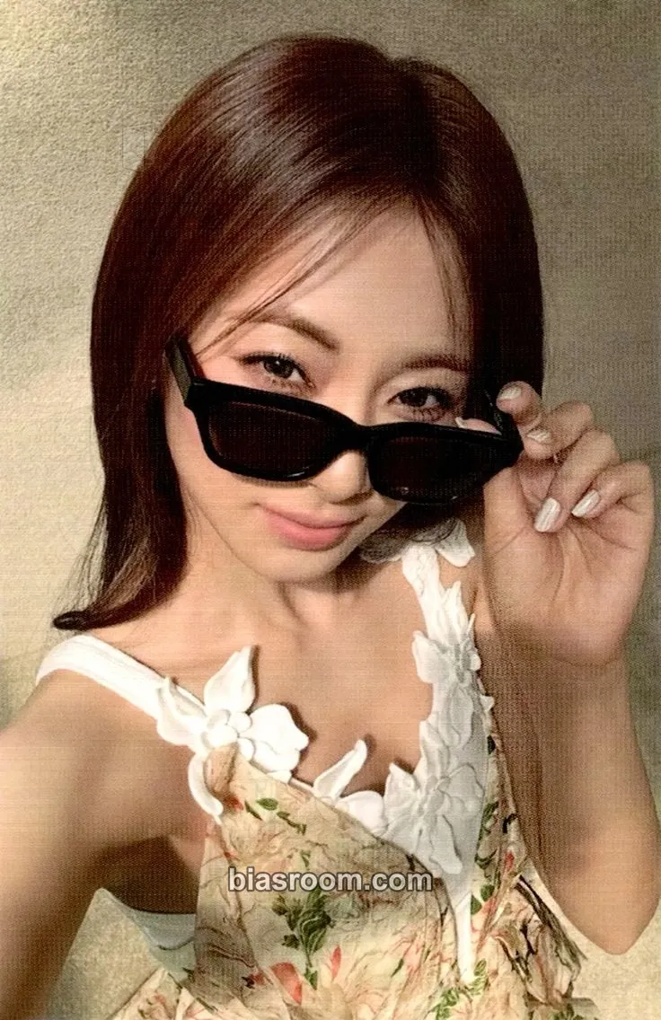 Tzuyu abouTZU Photocard - TWICE - TWICE K-pop photocard