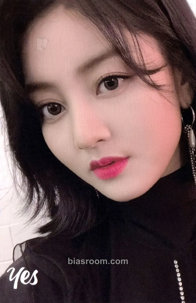 Jihyo YES or YES Photocard - TWICE - TWICE K-pop photocard