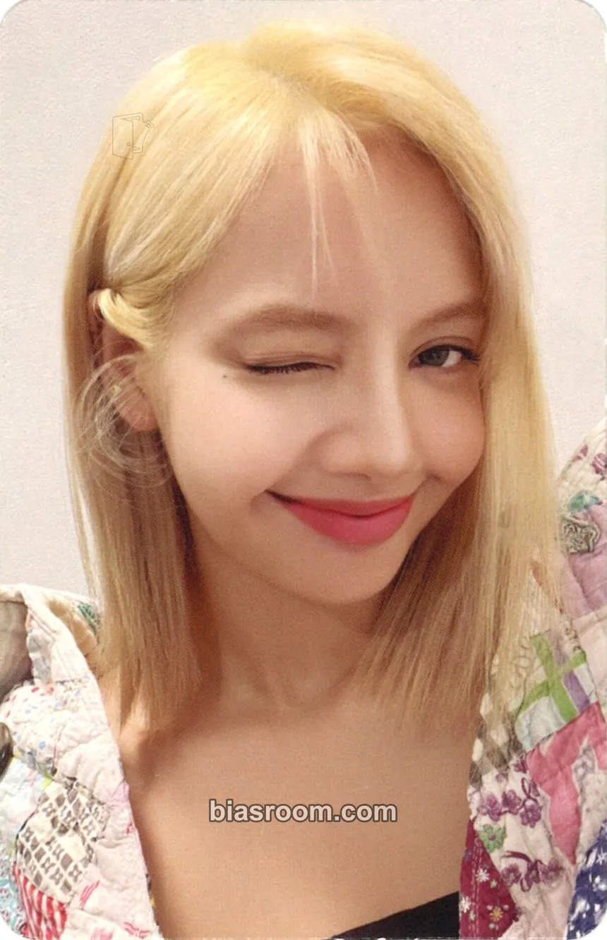 Lisa BORN PINK Photocard - BLACKPINK - BLACKPINK K-pop photocard