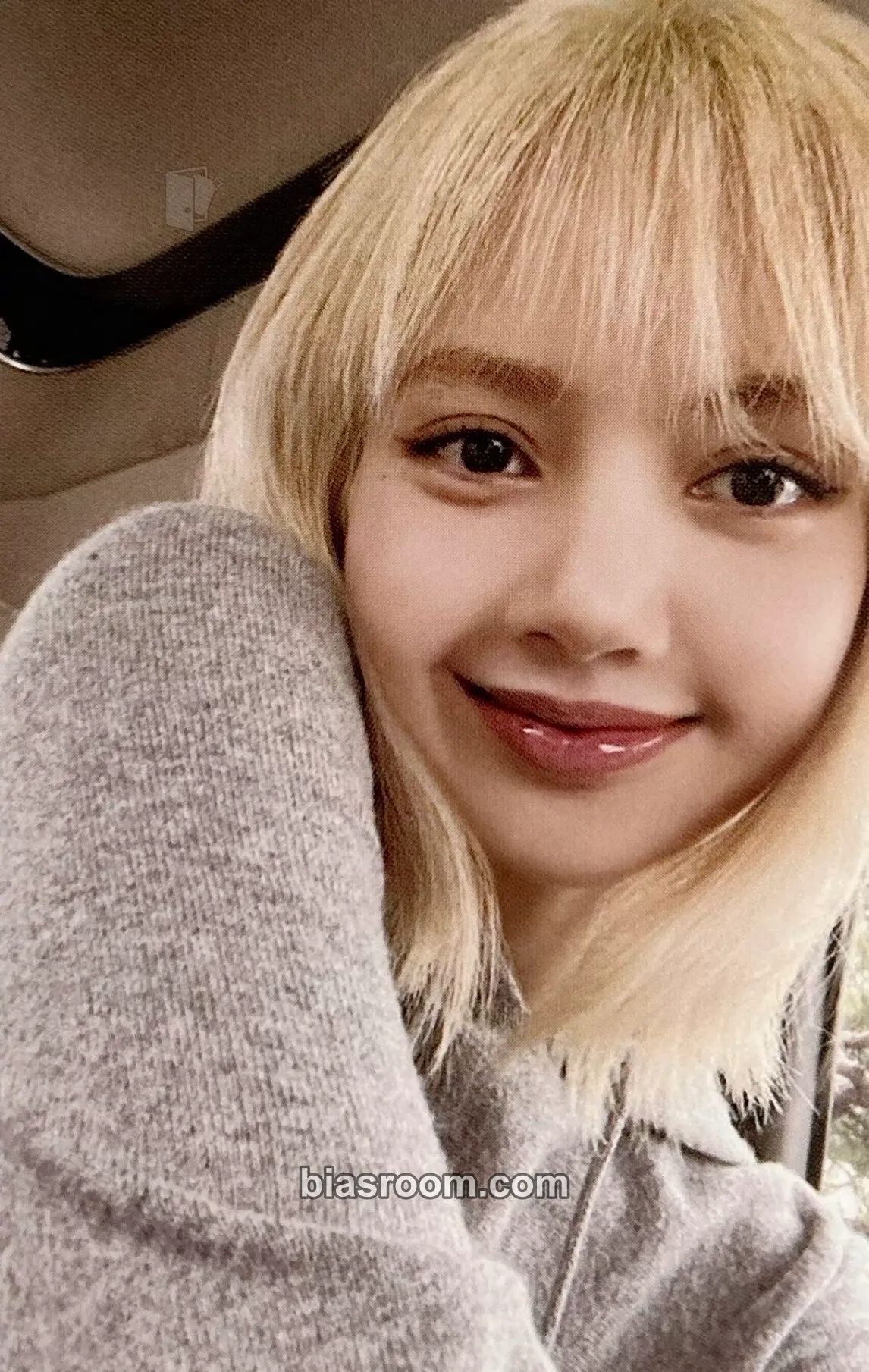 Lisa BORN PINK Photocard - BLACKPINK - BLACKPINK K-pop photocard