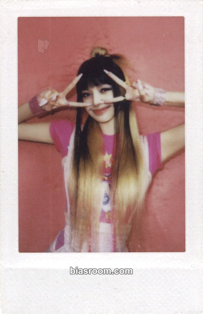 Lisa BORN PINK Photocard - BLACKPINK - BLACKPINK K-pop photocard
