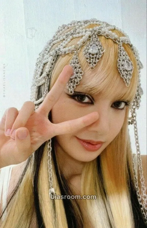 Lisa BORN PINK Photocard - BLACKPINK - BLACKPINK K-pop photocard