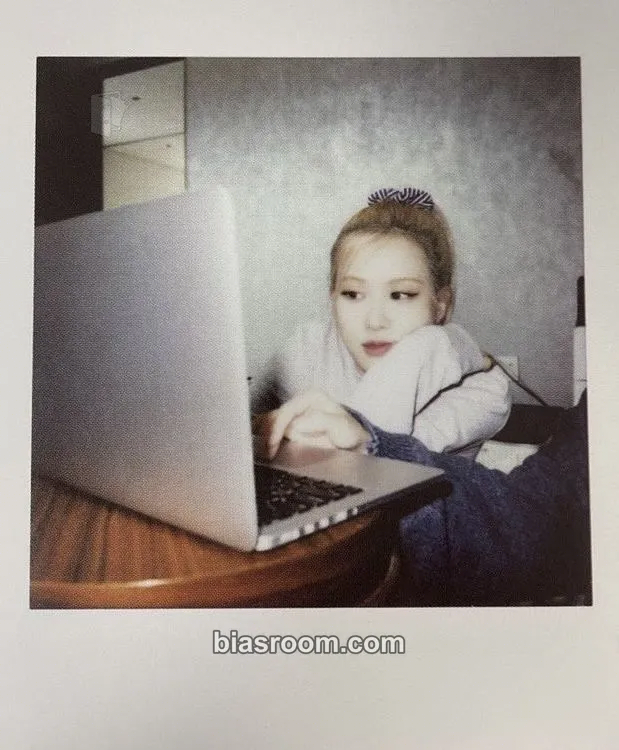 Rosé Rosé -R- Photobook Special Edition Photocard - BLACKPINK - BLACKPINK K-pop photocard