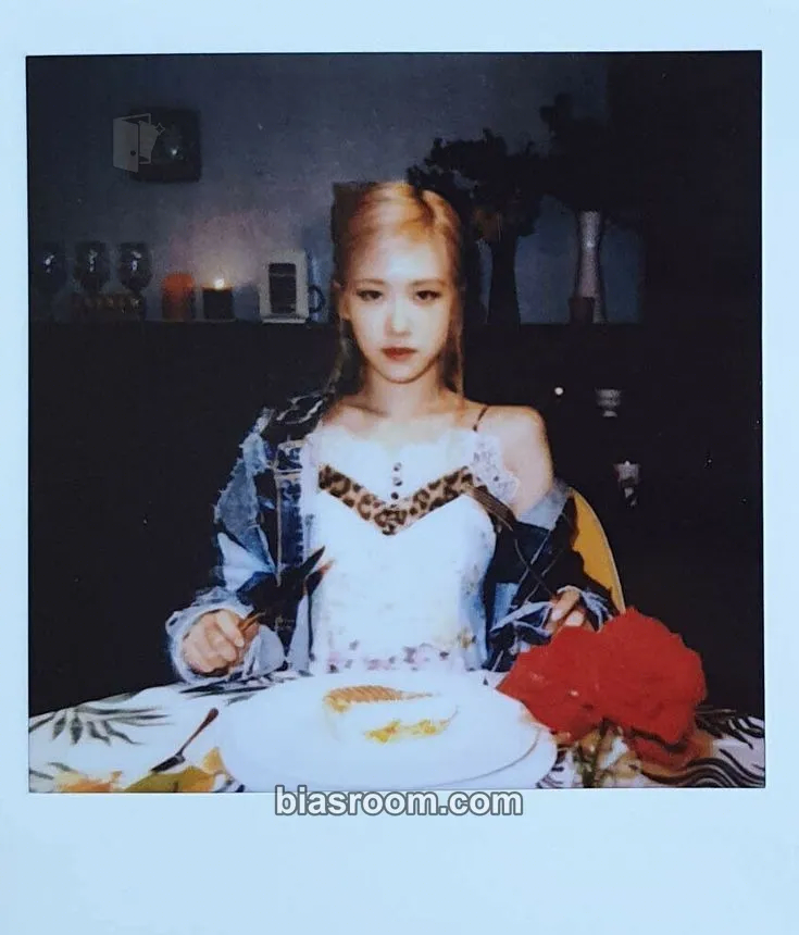 Rosé Rosé -R- Photobook Special Edition Photocard - BLACKPINK - BLACKPINK K-pop photocard
